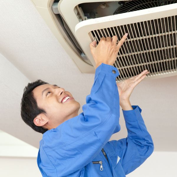 東京都中央区で、埋込み型エアコンをするなら、当社にお任せください。